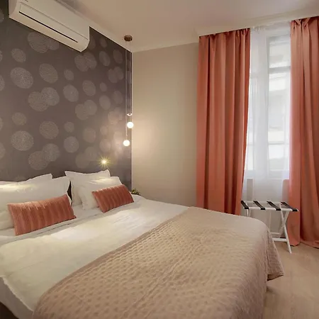 New 2 Bed 2 Bath Ac Palais 8 Min Walk *