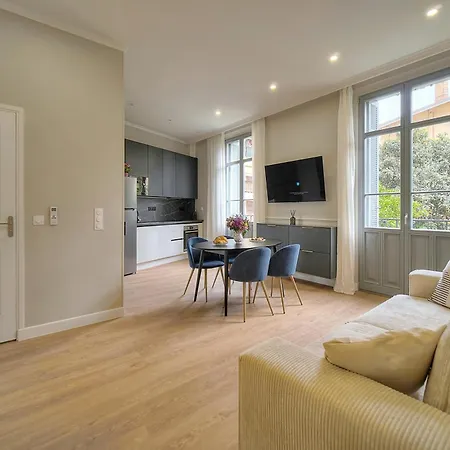 New 2 Bed 2 Bath Ac Palais 8 Min Walk *