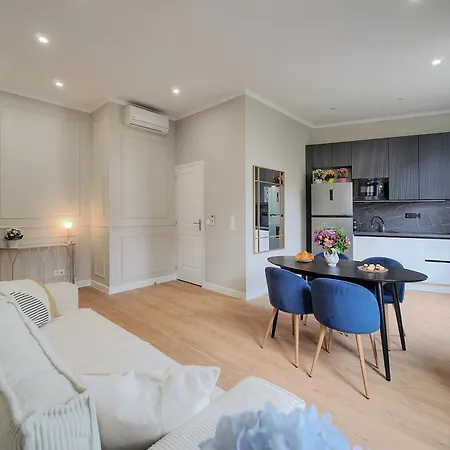 Apartment New 2 Bed 2 Bath Ac Palais 8 Min Walk