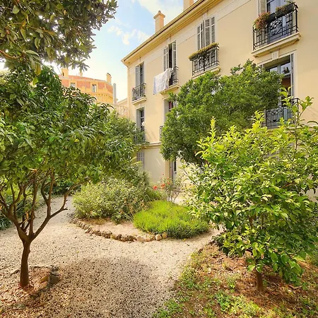 New 2 Bed 2 Bath Ac Palais 8 Min Walk *